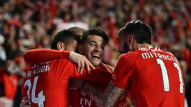 Benfica mete presión al Sporting Lisboa de Bryan Ruiz 