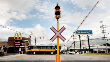MOPT apuesta a luces y agujas para evitar choques en 87 cruces de tren 