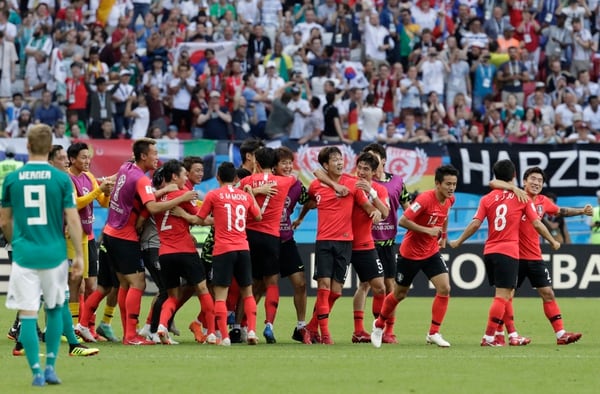 Corea del Sur no tenÃ­a nada que perder, pero jugÃ³ un gran partido y le infringiÃ³ una histÃ³rica derrota 2-0 al campeÃ³n del mundo, Alemania, y lo dejÃ³ fuera del Mundial. (AP Photo/Lee Jin-man)
