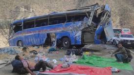 Accidente de autobús que trasladaba migrantes deja 17 muertos en México
