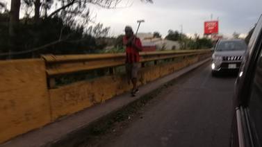 Autoridades hallan cuerpo de hombre debajo de puente Los Gemelos en Cartago