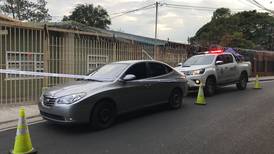 Policía Municipal de Escazú detiene a dos sujetos por asalto a peatones