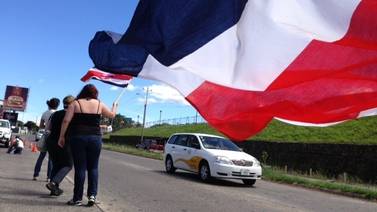 Autopista Bernardo Soto se mantiene bloqueada por manifestantes