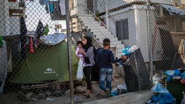 Grecia anuncia envío de migrantes a Turquía para aliviar presión en albergues 