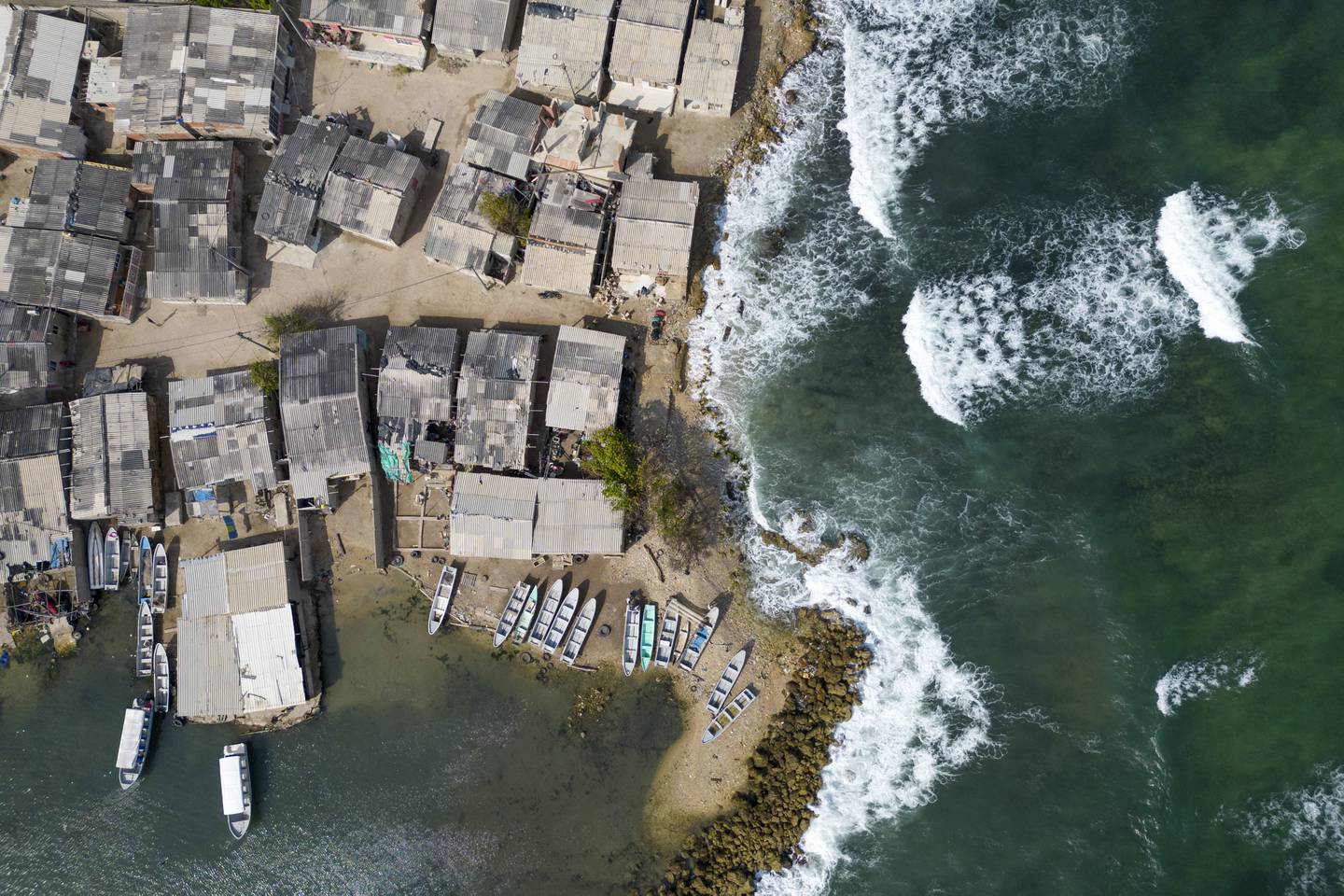 En Cartagena, el nivel del mar ha aumentado aproximadamente 7,02 milímetros anualmente desde los inicios del siglo XXI, según un estudio publicado en la revista científica Nature en 2021.