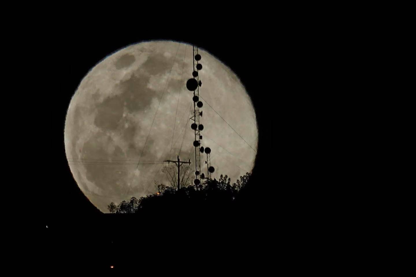 La superluna o luna en perigeo se podrá apreciar este 30 de agosto. Tamaño de la luna se verá más grande por la cercanía que tendrá el astro con la Tierra.  Fotografía: Rafael Pacheco