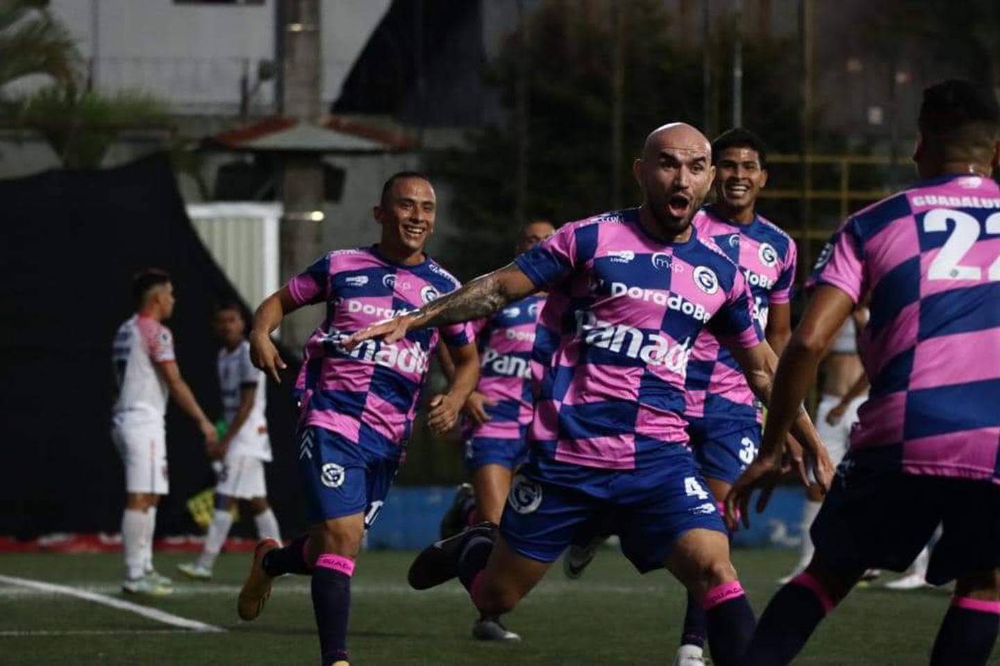 Esteban Cano marcó el primer gol para Guadalupe, en su serie de semifinales de la Liga de Ascenso ante Cariari Pococí.