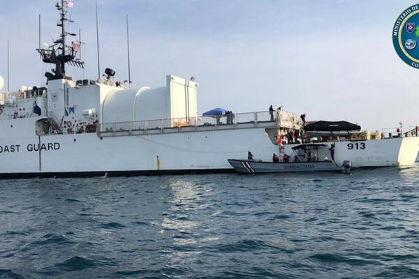 La costera norteamericana navegó hasta llegar a 27 millas náuticas de Puntarenas, donde los hombres pasaron el viernes anterior a manos de autoridades policiales del Servicio Nacional de Guardacostas. Foto MSP.