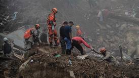 Rescatistas continúan recuperación de cuerpos tras devastadores derrumbes en Brasil