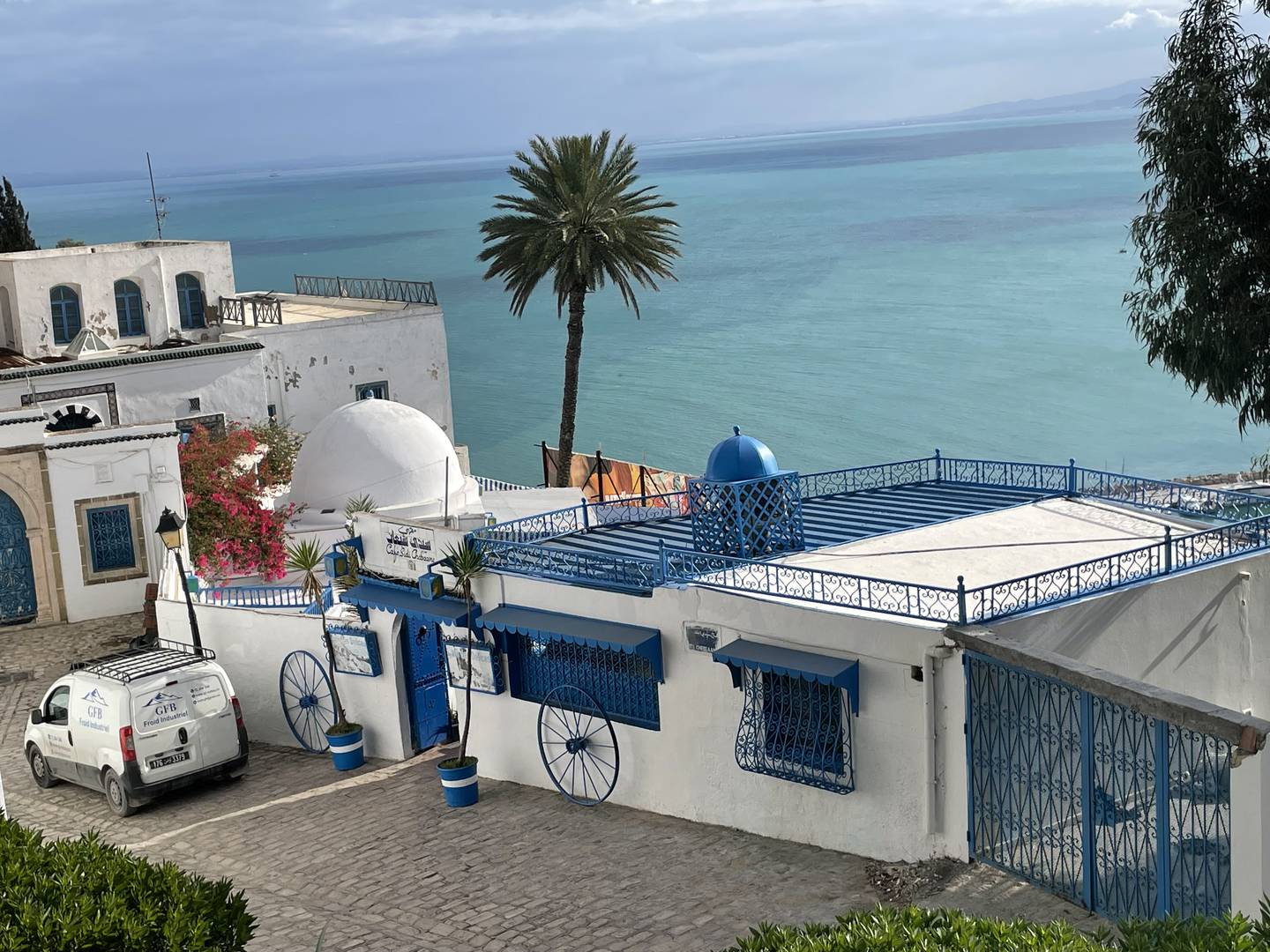 Sidi Bou Said es una pintoresca localidad frente al Mediterráneo, muy cerca de la ciudad capital de Túnez.
