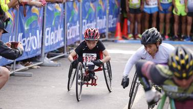 Alajuelense puso manos a la obra y Daniel estrenó su triciclo rojinegro con el sueño de ser campeón paralímpico