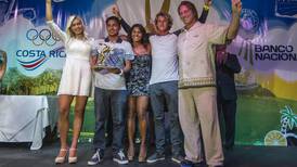 Surfistas ganan Premio a la Excelencia Deportiva y 21 atletas recibieron la estatuilla Colibrí