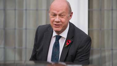 Viceprimer ministro británico rechaza acusaciones de acoso sexual