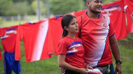 Pareja viajó desde Quepos para apoyar a la Selección Femenina Sub-20