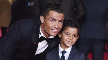 Hijo mayor de Cristiano Ronaldo recibe elogios en redes por su cambio de ‘look’