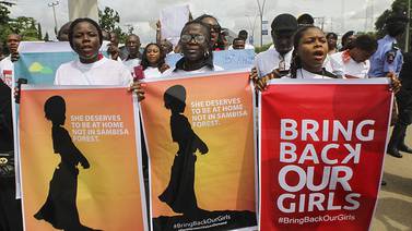 Masacre sacude  Nigeria, que busca a 200 niñas secuestradas 