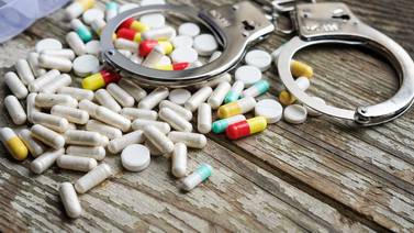 EE. UU. acusa a farmacéutico y comerciante ticos de enviar narcóticos restringidos en souvenirs