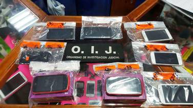 Policía decomisa 10 celulares y dos computadoras en compra y ventas de San José