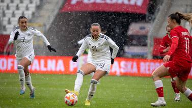 Selección femenina cae ante Polonia en partido que se jugó bajo nevada
