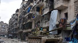 Soldados de Siria se despliegan entre los escombros del este de Alepo