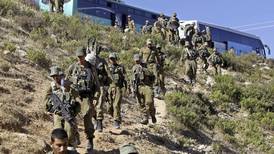 Ejército de Israel detiene a 381 palestinos en operación de búsqueda de israelíes secuestrados