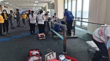 Mujer pierde una pierna en cinta mecánica en el aeropuerto de Bangkok