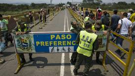 Venezuela ordena cerrar frontera con Colombia en el estado Táchira