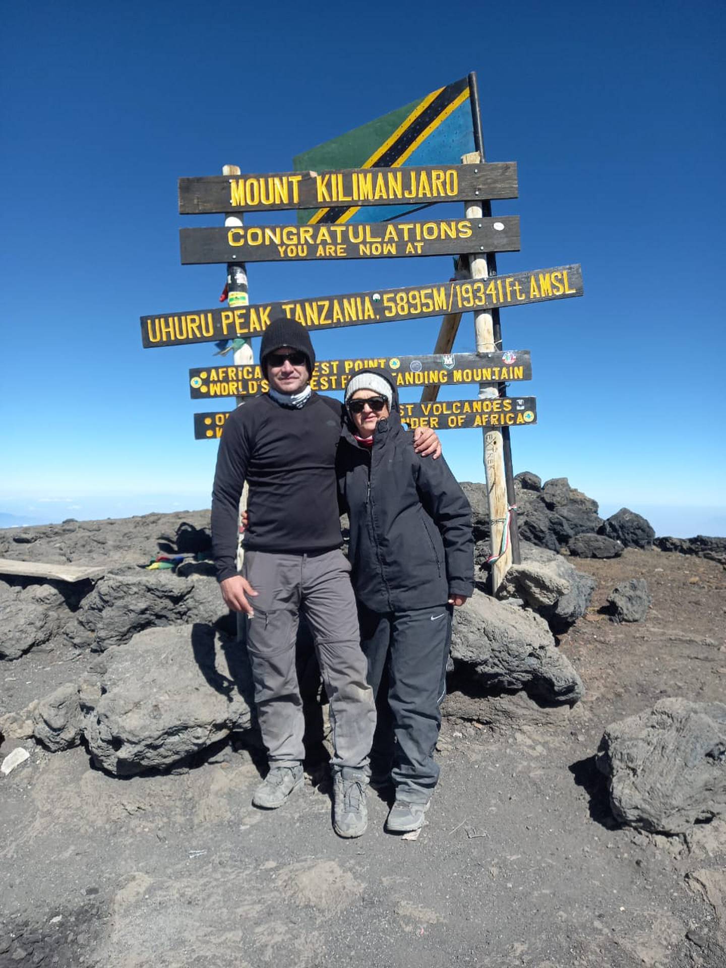 Edith González llegó a la cima del Monte Kilimanjaro el 24 de setiembre del 2022.