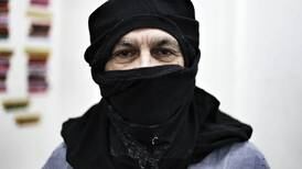 Caetano Veloso protestó con cara cubierta