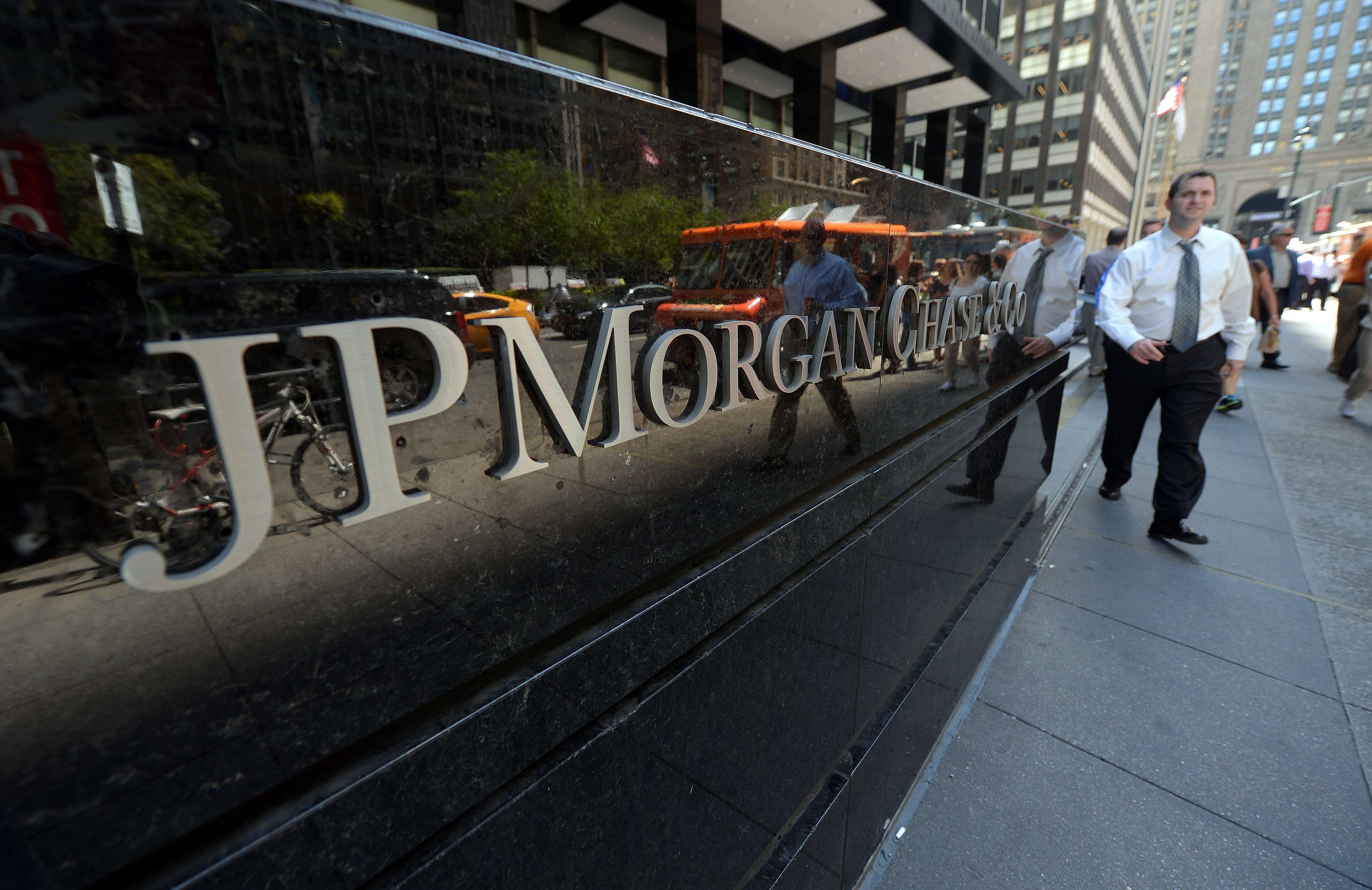 El pasado 1° de mayo, JPMorgan adquirió los activos de First Republic Bank tras su intervención y cierre “para proteger a los depositantes”, incluyendo las 84 oficinas del banco regional. Fotografía de archivo: