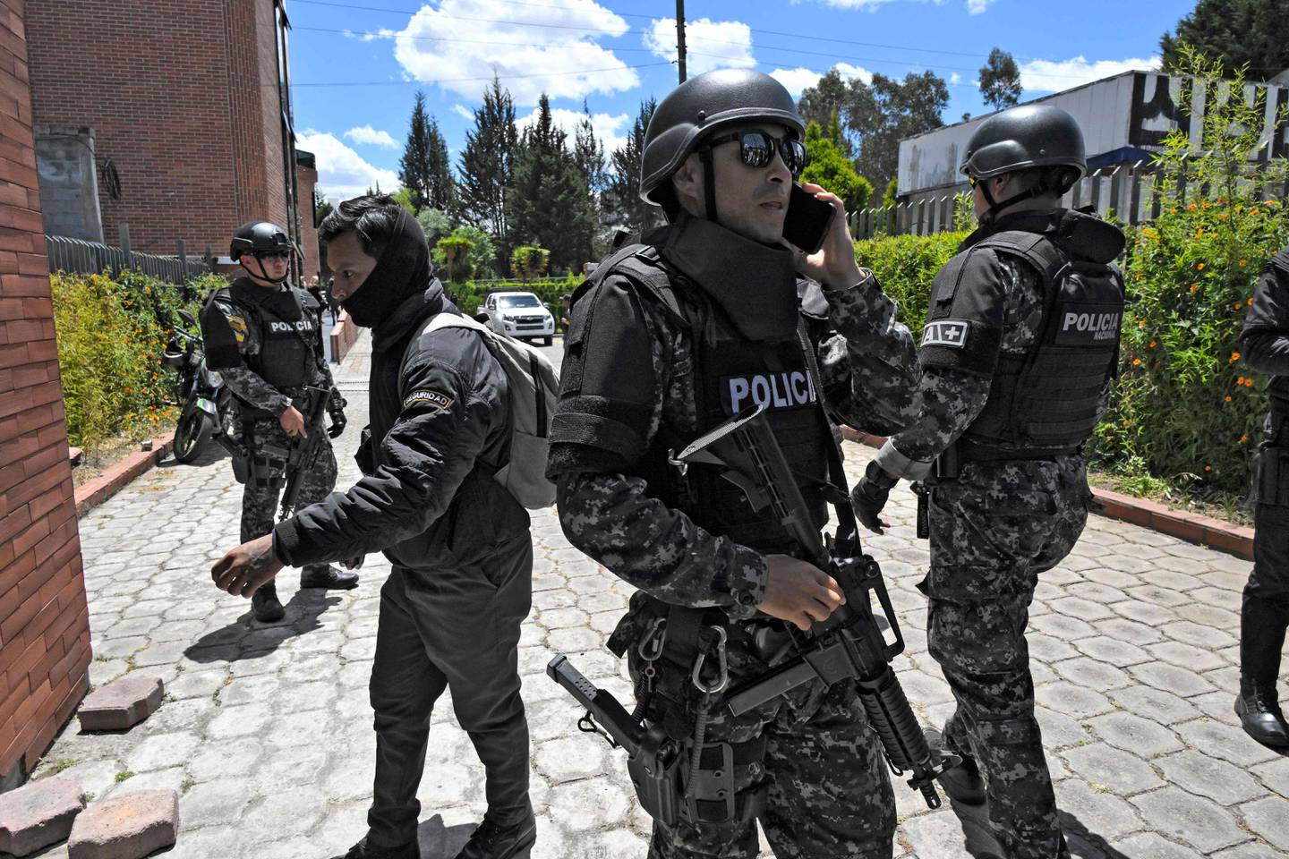 Ecuador está tomado por el crimen organizado. Traficantes de drogas se disputan los territorios internos del país y los puertos para exportar cargas hacia Europa.