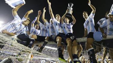 Fútbol argentino inicia con insólito torneo de 30 equipos 