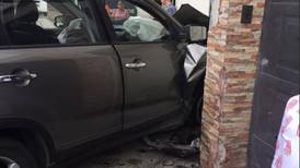 Tres colegiales atropellados por conductor que perdió el control del auto en Tibás 