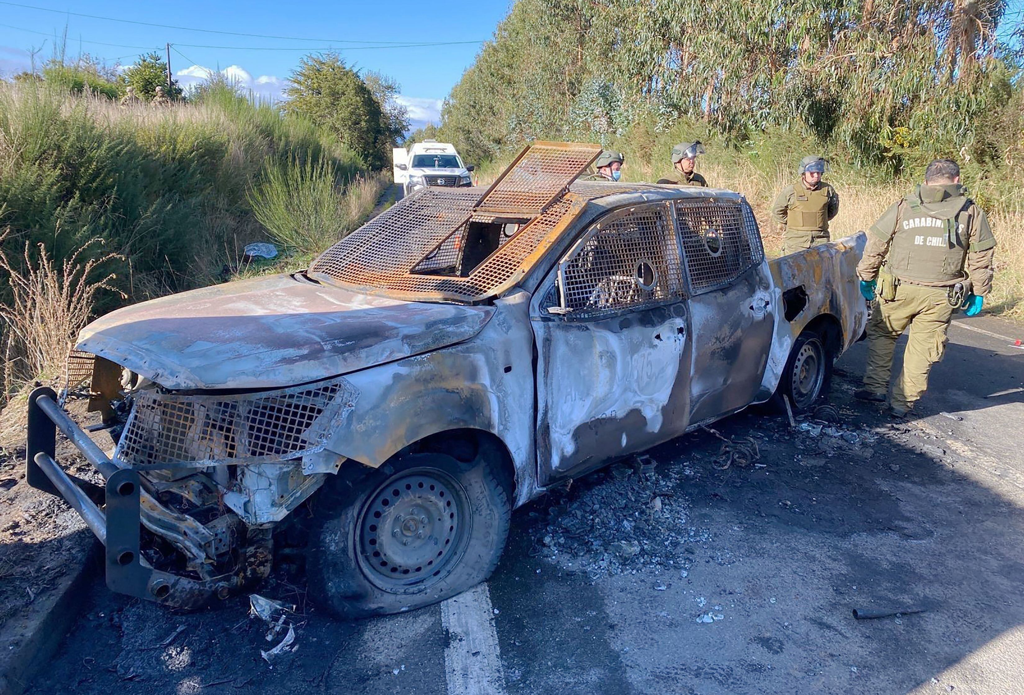 Los tres carabineros fueron encontrados sin vida dentro de una patrulla blindada. Tras ser calcinados, este atentado se considera el peor ataque a la policía en Chile.