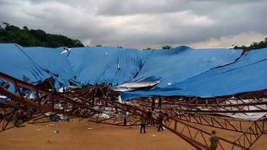 Techo de iglesia en Nigeria colapsa y mueren al menos 60 personas