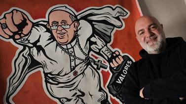 Del arte callejero al Vaticano, la carrera inesperada del autor del ‘Superpapa’