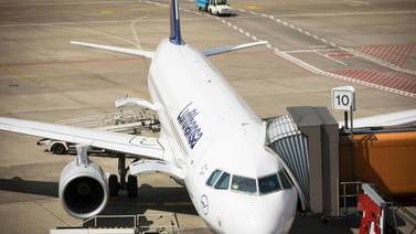 Batería causa incendio en vuelo de Lufthansa