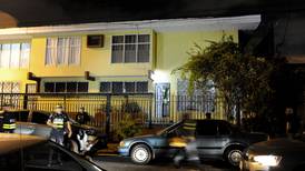 Padre e hijo aparecen asesinados dentro de apartamento que rentaban en Sabana Sur