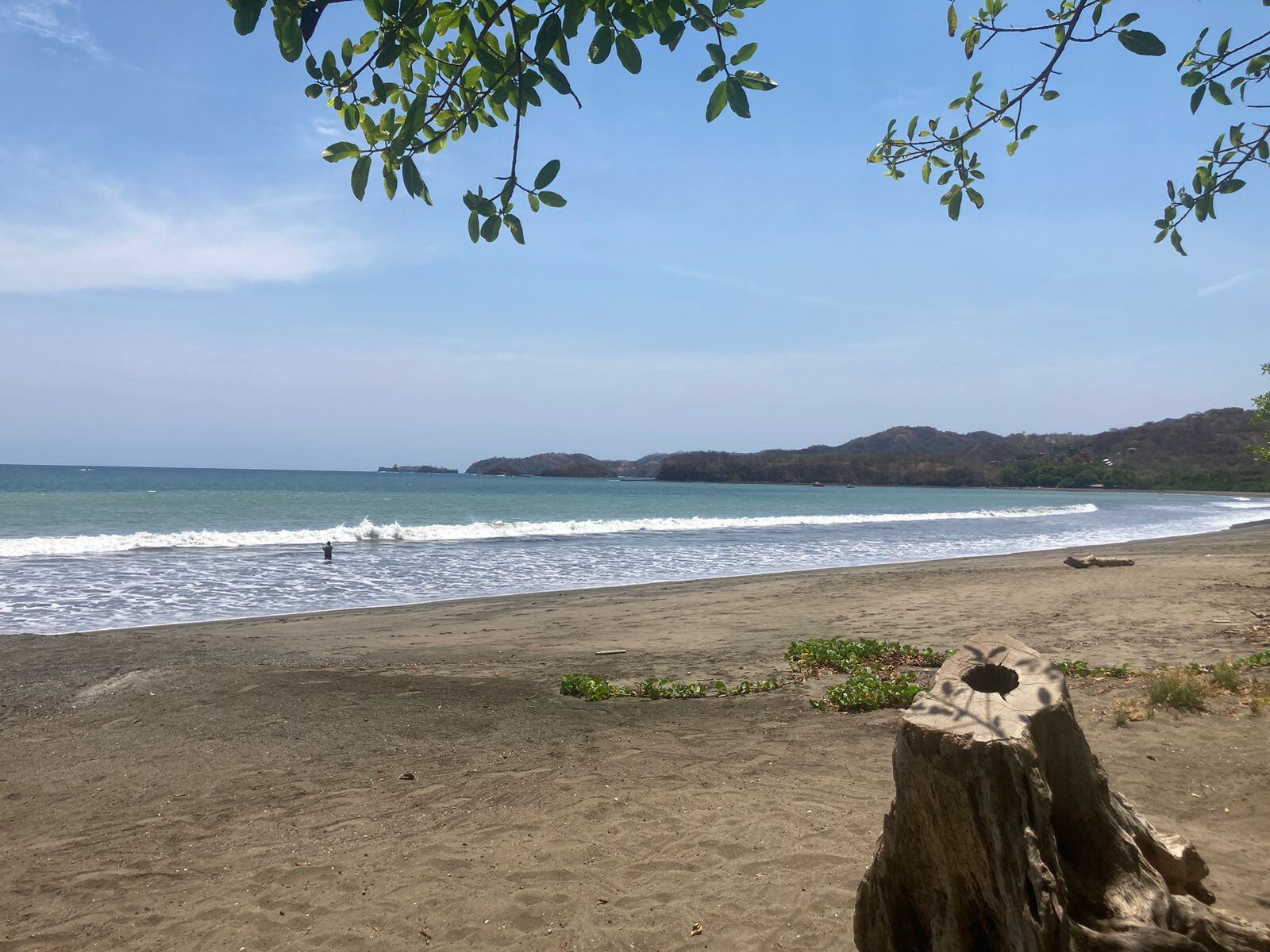 En Guanacaste también hubo altas temperaturas, pero aún no llega la lluvia a regines como playa Potrero de Santa Cruz. Foto: Cortesía de Marcela Cantero.
