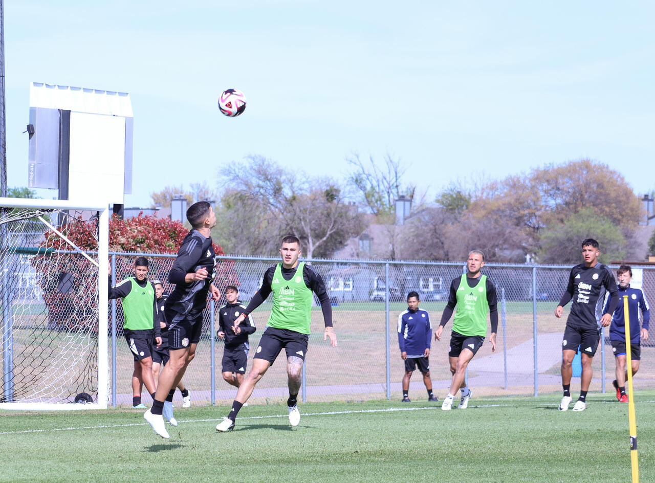 La Selección de Costa Rica tuvo el lunes anterior, el primer entrenamiento en Dallas, Texas. (Foto cortesía Fedefútbol).