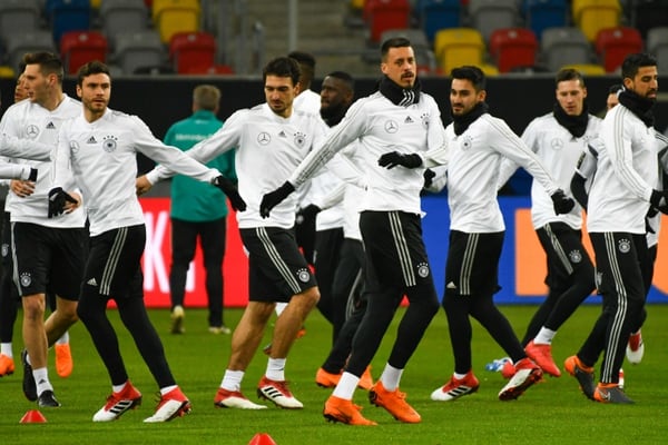 Los jugadores de Alemania en una práctica previa al duelo ante España. Fotografía: AFP