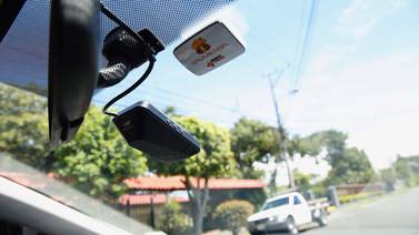 Dispositivo inteligente advierte peligros a conductores y evita accidentes en carretera