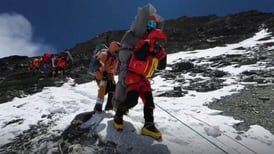 Amigo de Warner Rojas salvado por increíble rescate en uno de los años más mortíferos en el Everest