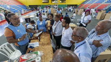 Cierre de urnas en República Dominicana marcado por denuncias de compra de votos 
