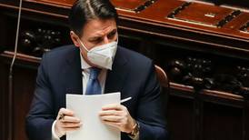Primer ministro, Giuseppe Conte, lucha por evitar la caída de su gobierno en Italia