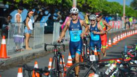 Triatletas nacionales tendrán la mejor competencia en Playa Hermosa 