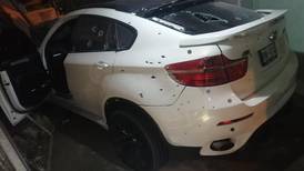 Más de 60 balazos dispararon contra BMW en el que mataron a conductor en Limón 
