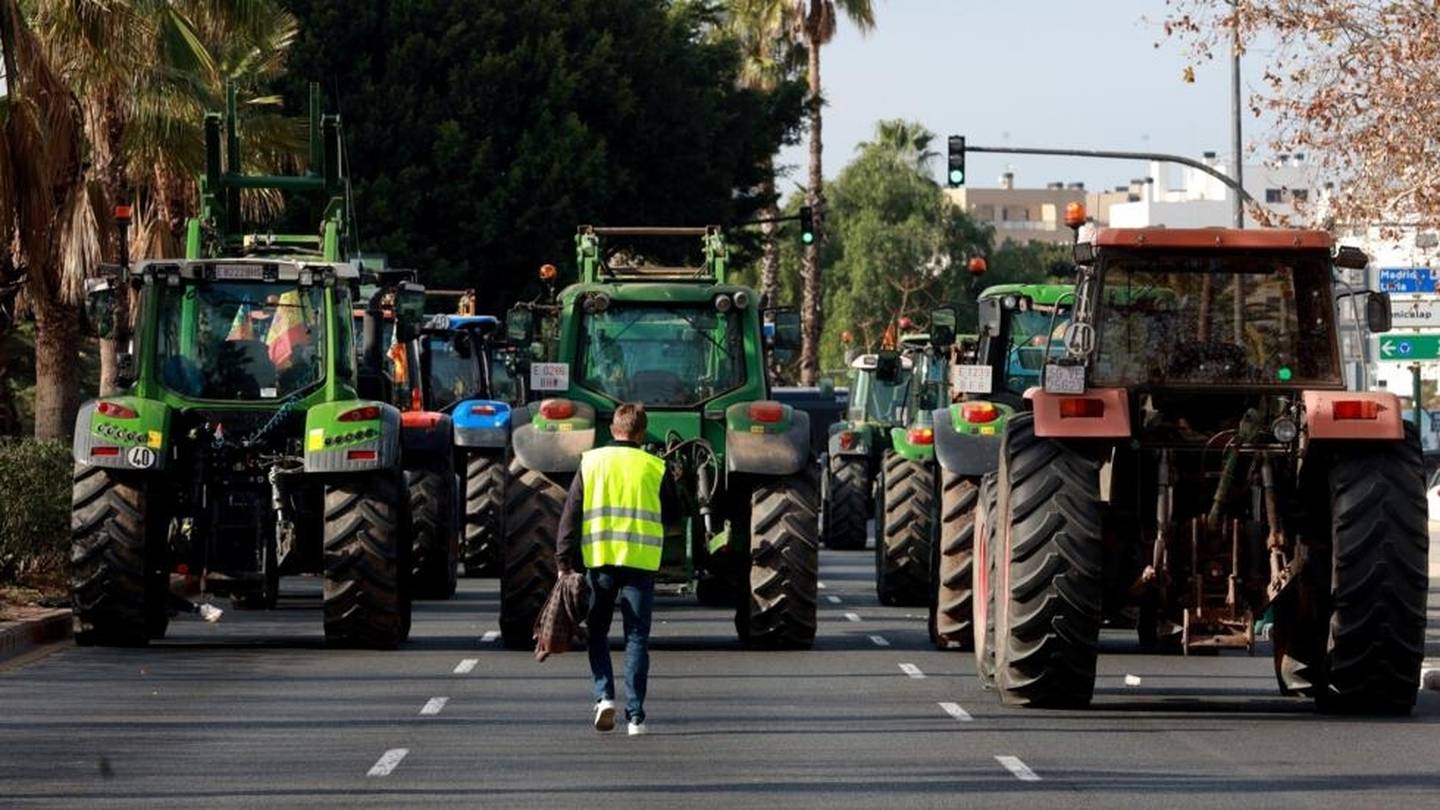 En varios países de Europa el sector agricultor se manifiesta por las políticas de la Unión Europea.
