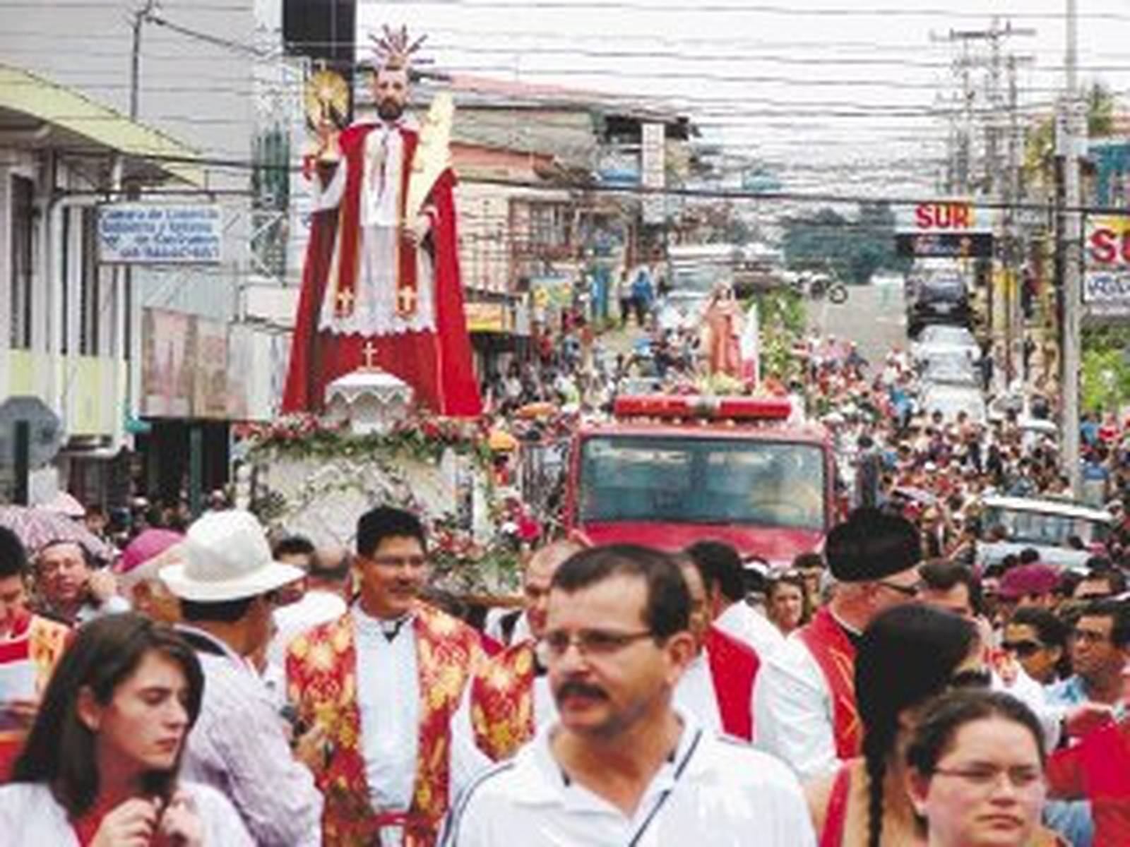 60 imágenes ‘entraron’ ayer a visitar el patrono de San Ramón La Nación