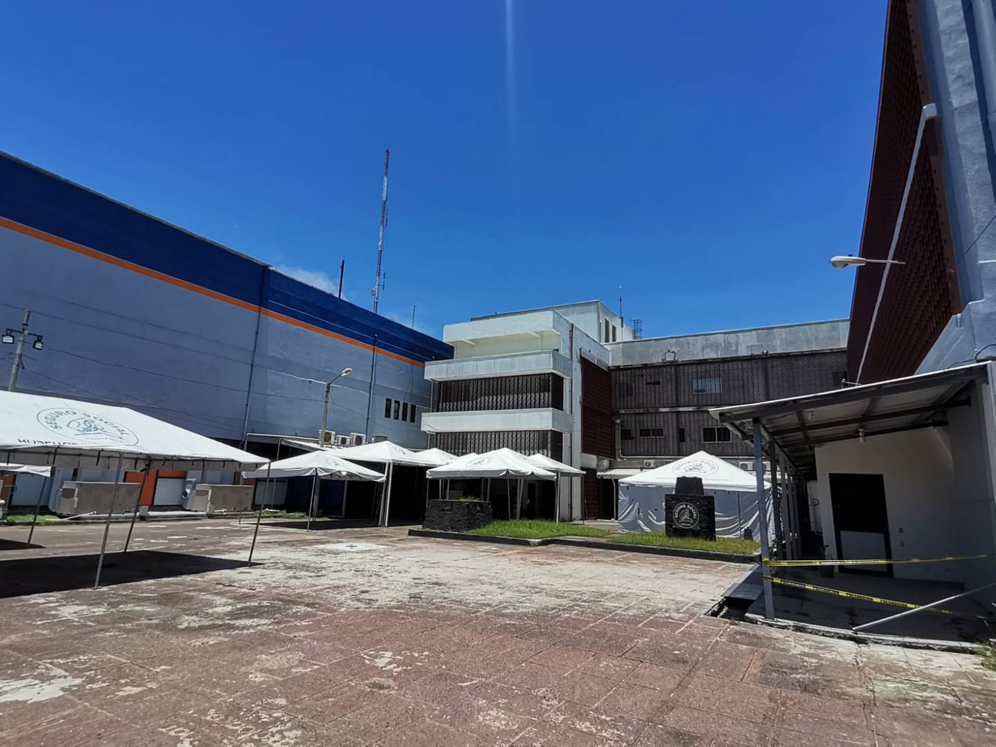 Así quedó el Hospital Monseñor Sanabria luego de la demolición de seis pisos.  Un nuevo hospital se levanta a 5 km. de ahí, en el Invu de Barranca y se espera terminarlo el año entrante. Foto: Andrés Garita.